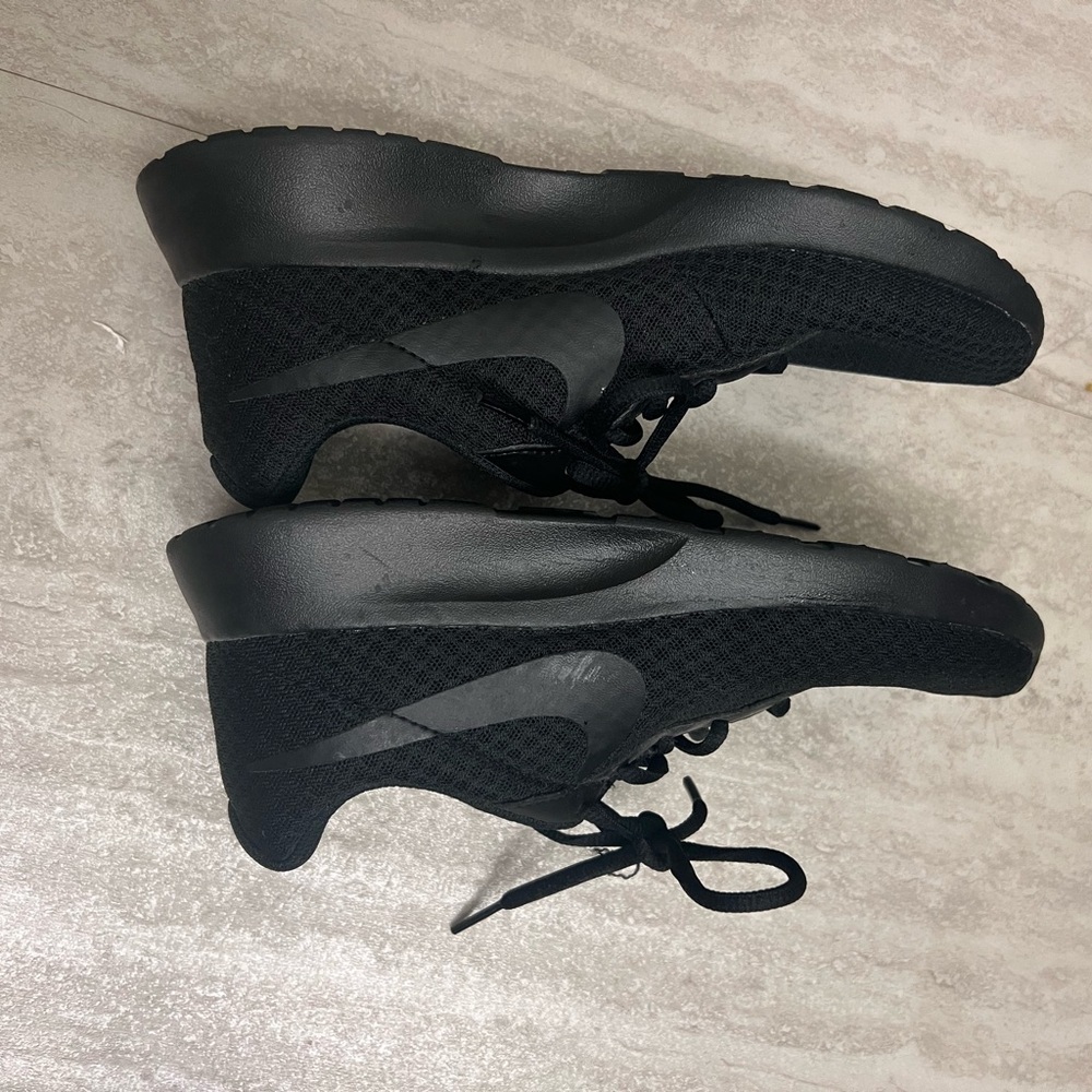 Black Nike Sneakers- EUC - Picture 4 of 6